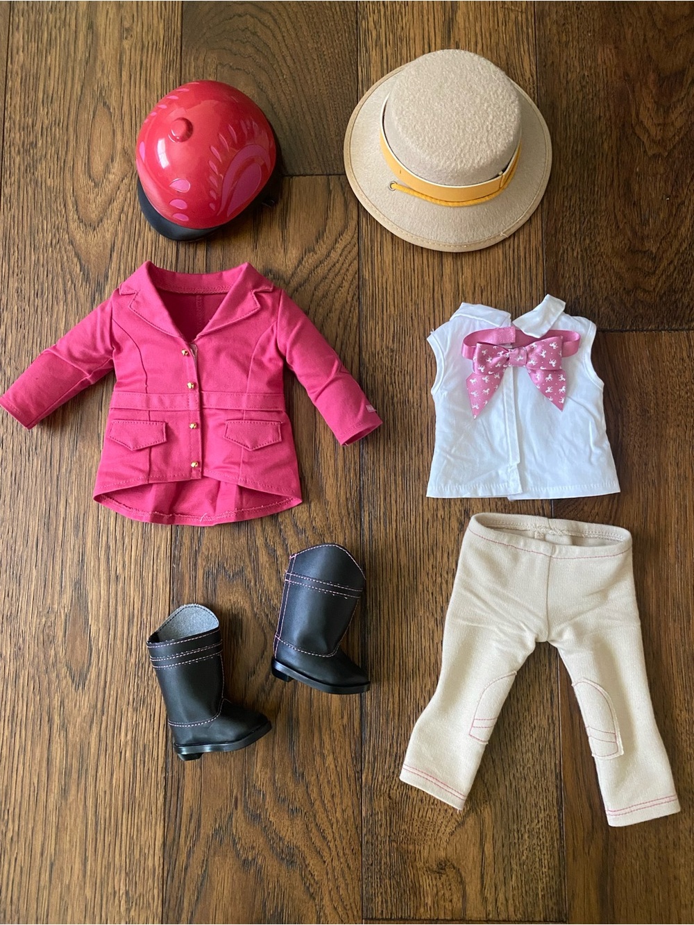 AMERICAN GIRL LOT: Chestnut Horse, Riding Accessories, Riding Outfit - Picture 2 of 9